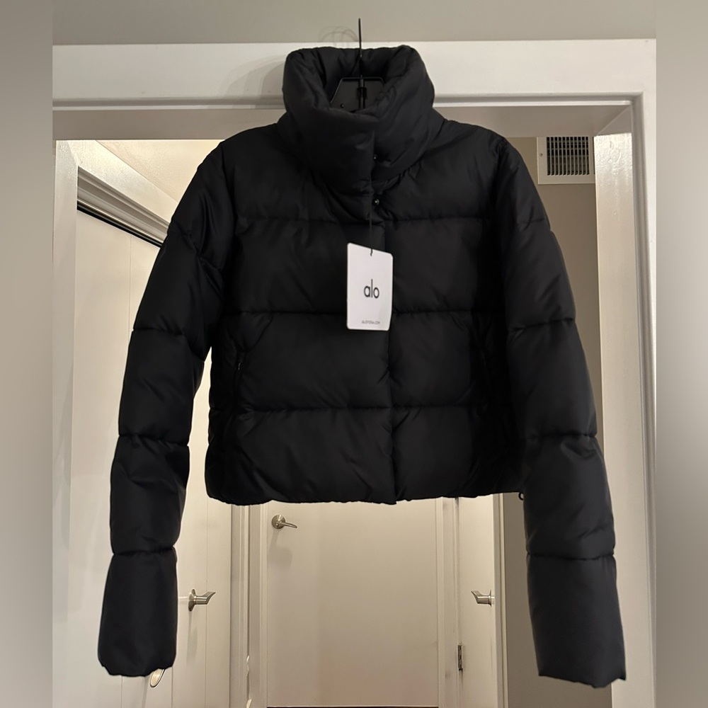 Alo Gold Rush Puffer in Black XS - Picture 3 of 9